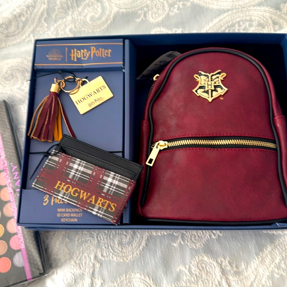 Wizarding World of Harry Potter 3 Piece Hogwarts Mini Backpack Gift Set NWOT